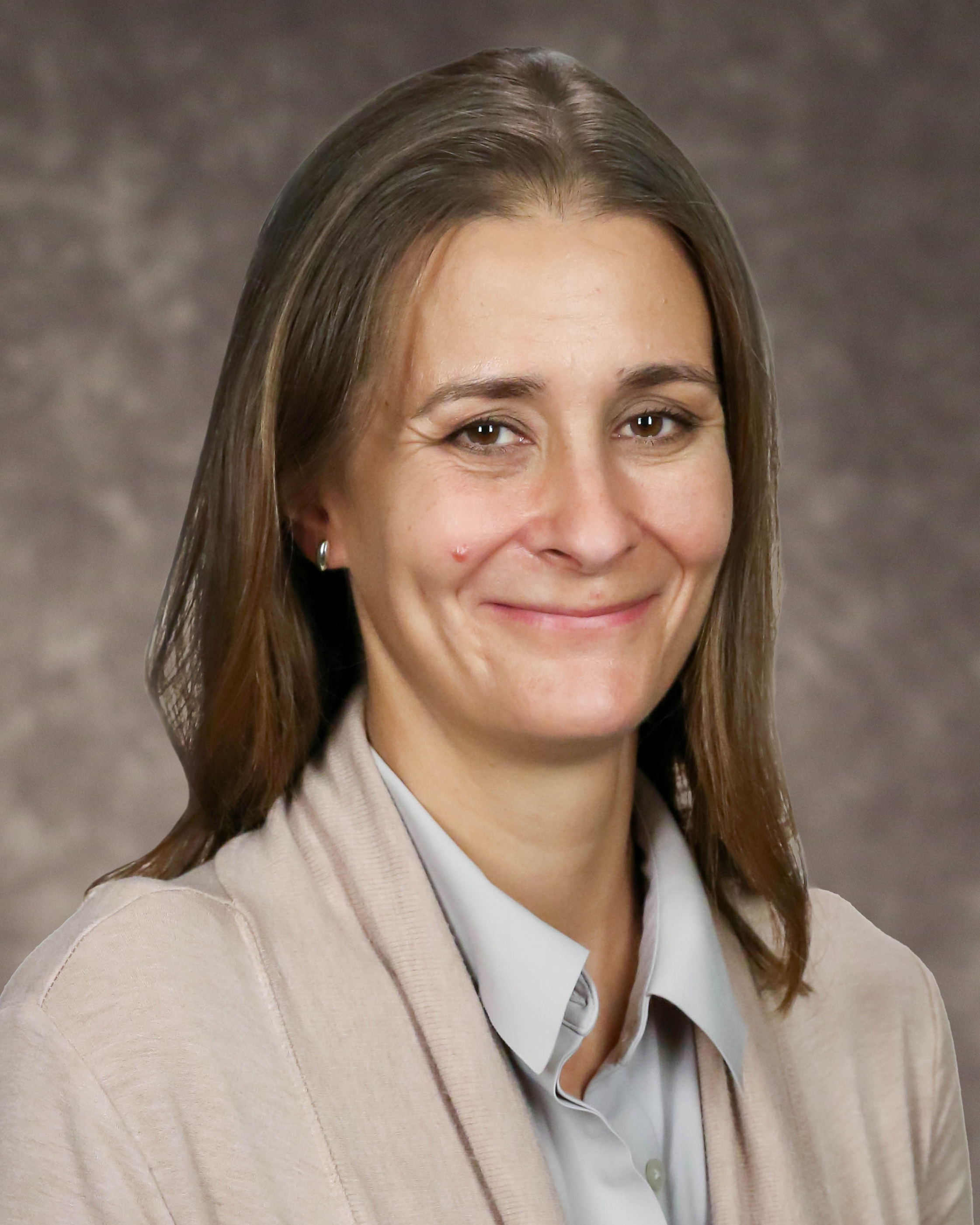 Ashley E. Schneider,医学博士