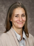 Ashley E. Schneider，医学博士